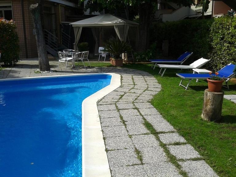 Hotel Casa Rossa Montecatini Terme Eksteriør billede